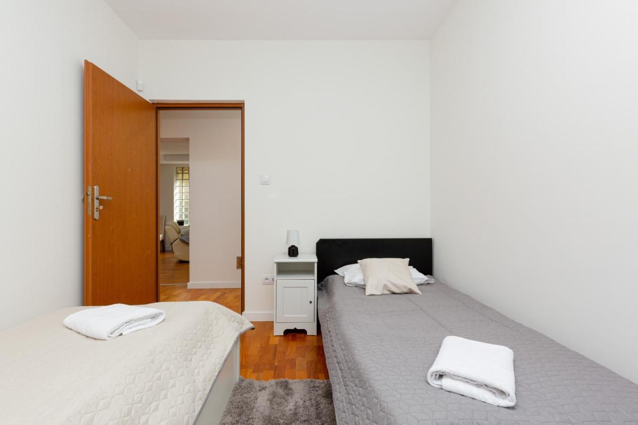 Holiday House Cinema Experience Warsaw Michalowice By Renters Villa Exterior foto